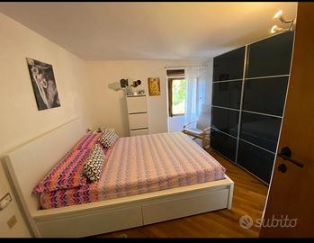 contenitore letto e mobiletto da salotto 