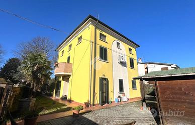 CASA INDIPENDENTE A CAMPOSANTO