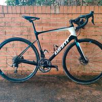 Bici endurance in carbonio Giant Defy Advanced 2