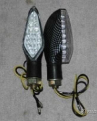 COPPIA DI frecce led carboon look UNIVERSALE