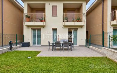 BILOCALE DEL 2023 CON GIARDINO PRIVATO E POSTO AUT