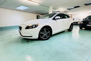 Volvo V40 D2 1.6 diesel (anche per neopatentati)
