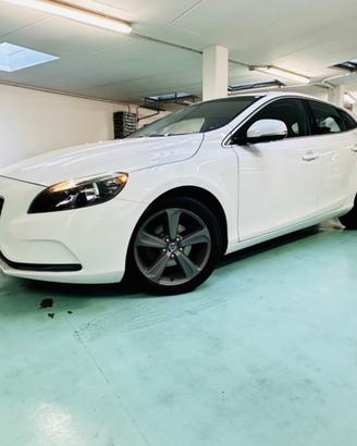 Volvo V40 D2 1.6 diesel (anche per neopatentati)