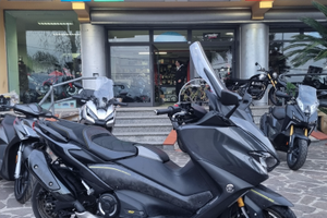Yamaha t-max 560 20 anniversario