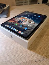 iPad Pro M1  + Logitech keyboard + penna