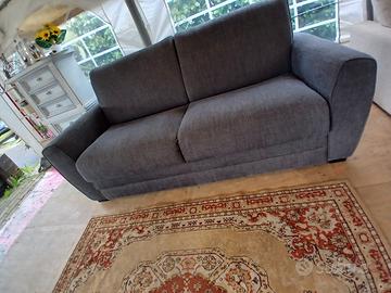 divano  3 posti  letto  seminuovo 