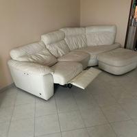 Divano con penisola e poggiapiedi 3 metri
