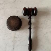 ANTICO MARTELLO DA BANDITORE IN LEGNO