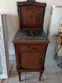 comodino antico