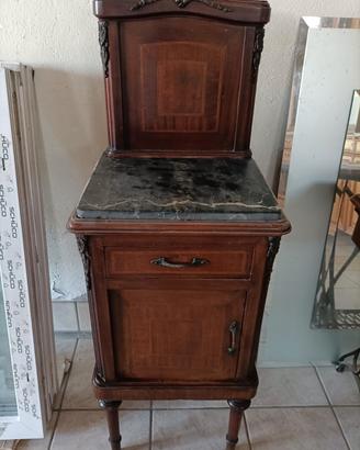 comodino antico