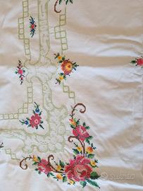 Tovaglia vintage ricamata a mano