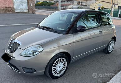 Lancia Ypsilon 1.3 MJT 75 CV Unyca