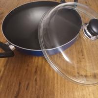 Padella wok con coperchio