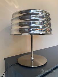 Lampada da tavolo moderna in vetro soffiato