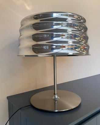 Lampada da tavolo moderna in vetro soffiato
