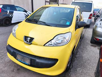 Peugeot 107 anno 2006 ricambi usati