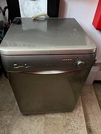 Lavastoviglie Ariston