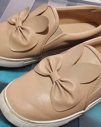 Scarpe beige con il fiocco 