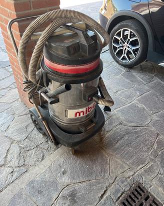 Macchina aspirapolvere e aspiraliquidi marca Milbe