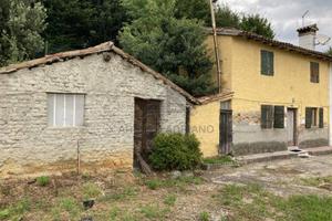 Rustico / Casale di 228 m² con 4 locali e box auto