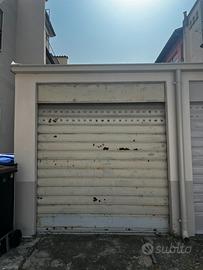 Garage/box con basculante e cancello automatico