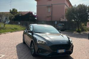FORD FOCUS ST-LINE