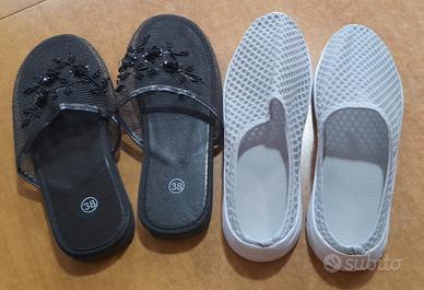 Due paia di scarpe (sabot) estive
