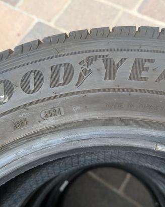 Pneumatici estivi 215/65/R16 Good Year