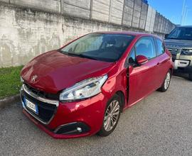 PEUGEOT 208 auto incidentata