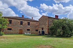 Rustico / Casale di 550 m² con 5 locali e box auto