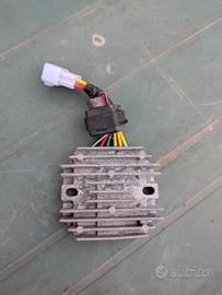 regolatore di tensione 