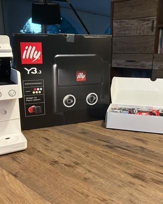 Macchina del caffe Illy