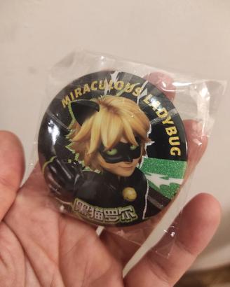 Spilla pin miraculous ladybug chat noir