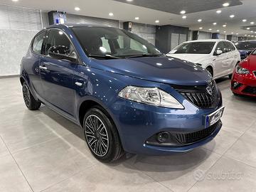 Lancia Ypsilon 1.0 69cv Hybrid 5 porte NEOPATENTAT