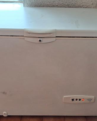 Freezer congelatore a pozzetto