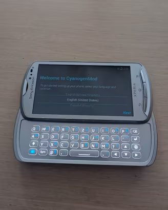 Sony Ericsson Xperia pro QWERTY Android 4.4 + SD