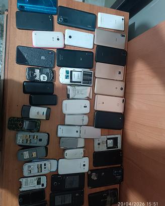 lotto cellulari smartphone vecchio  tablet 42 pezz