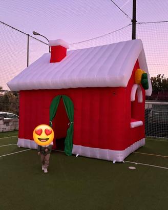 GONFIABILE CASA DI BABBO NATALE