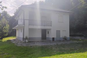 Casa indipendente su due livelli con terreno