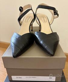 Slingback a punta Les Gâtés in vera pelle nera