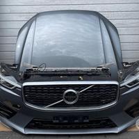 VOLVO x Lampada musata con cofano e paraurti compl