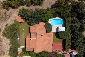 Villa con giardino e piscina