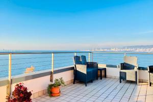 Attico bilivello con piscina