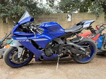 Yamaha R1 2020