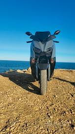 X-Max 300 tech max