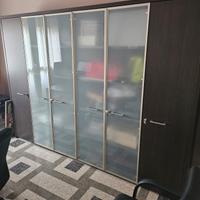 scrivania angolare  metri 2×2, profonda  cm 90. 