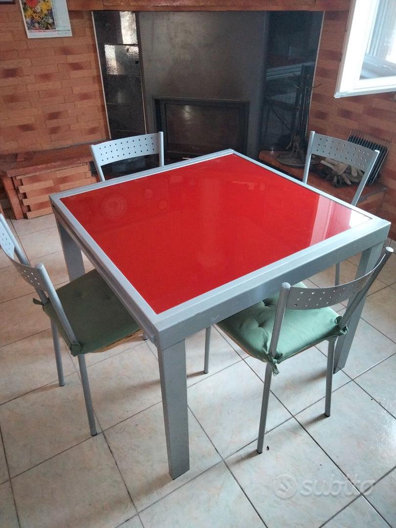 TAVOLO IN VETRO TEMPERATO ROSSO CON SEDIE Arredamento e