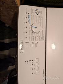 Lavatrice a carica dall'alto Indesit 5kg