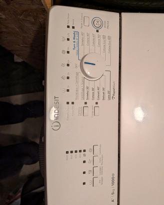 Lavatrice a carica dall'alto Indesit 5kg