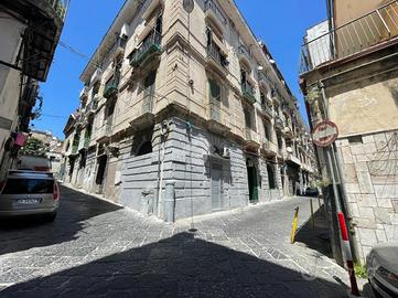 2 LOCALI A NAPOLI